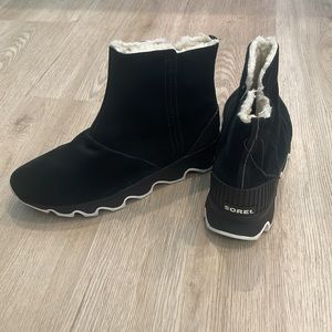Sorel Kinetic Short Fux Fur Lined Boots